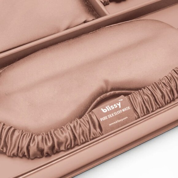 NEW Blissy Queen Silk Pillowcase, Eye Mask, Scrunchie Dream Gift Set - Rose Gold - Picture 4 of 8